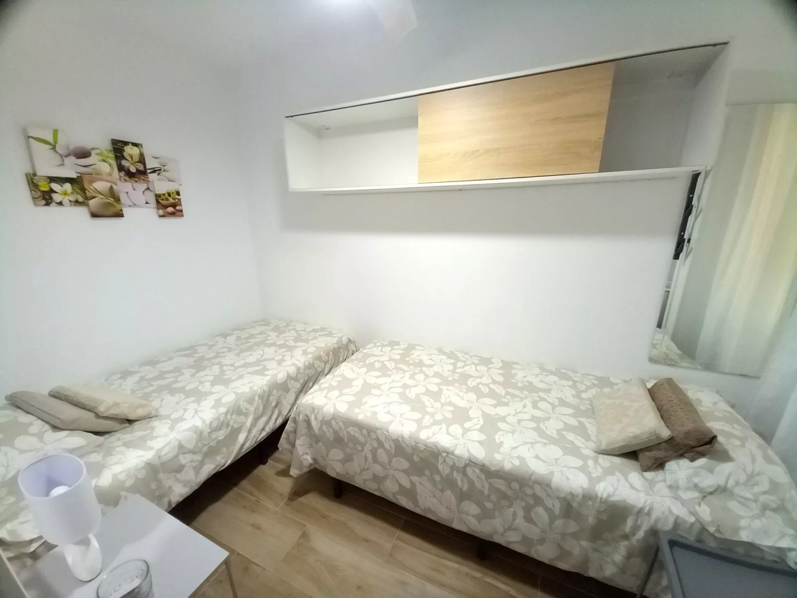 "Lagos de Miramar Deluxe-Drinnen