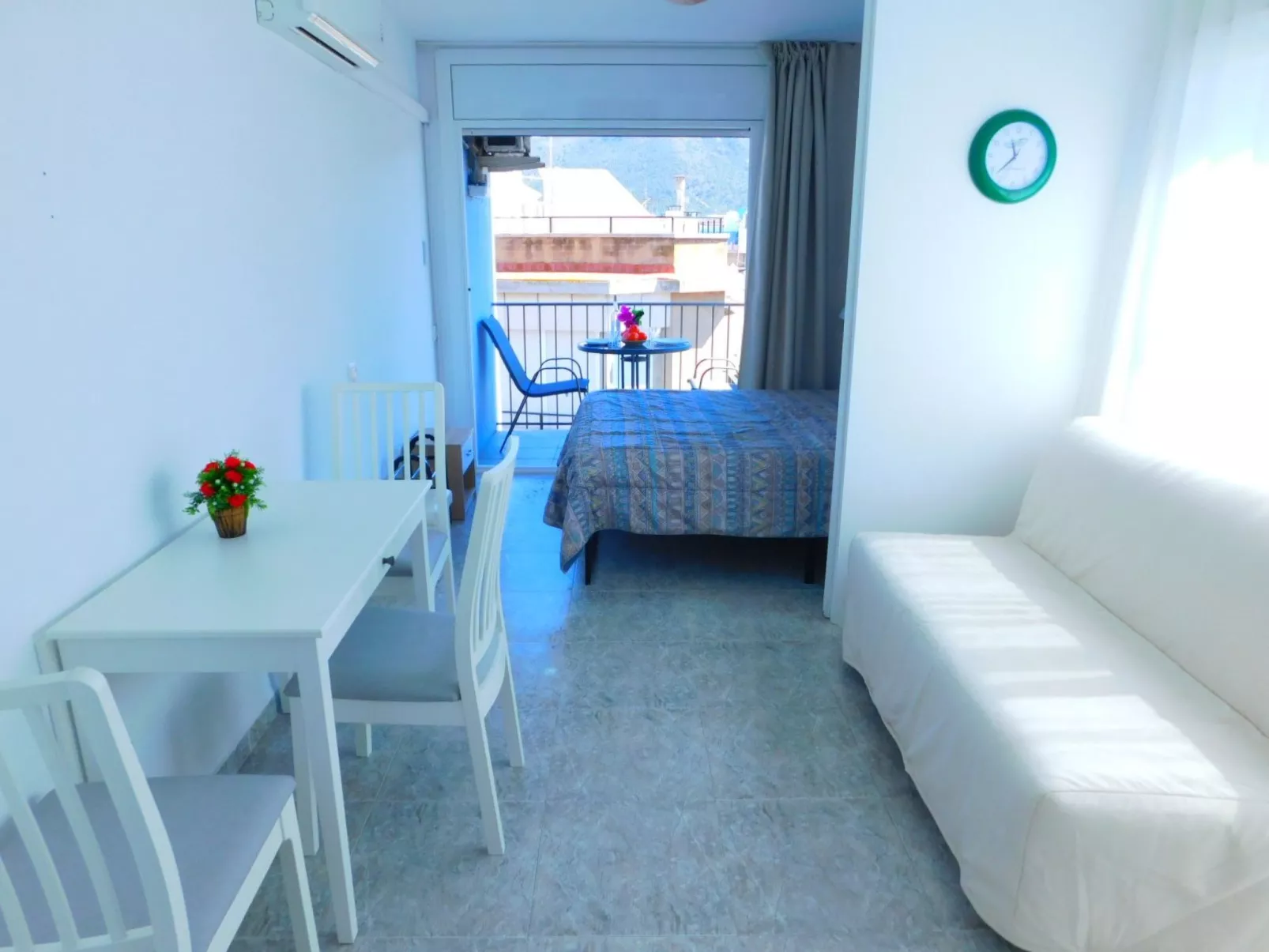 A-241 Saisonale Vermietung Studio Roses-Dedans