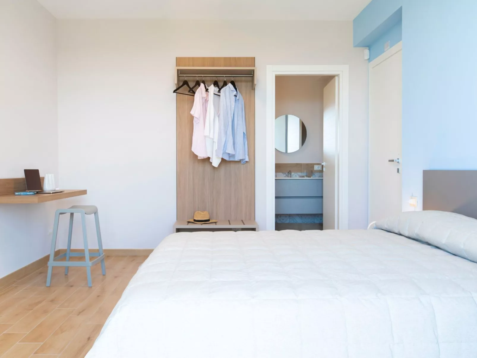 Villa mit Panoramablick auf das Meer, umgeben von der Natur-Dedans