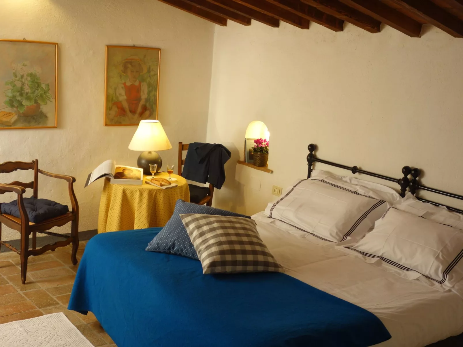 Gemütliche blaue Wohnung mit Garten-Inside