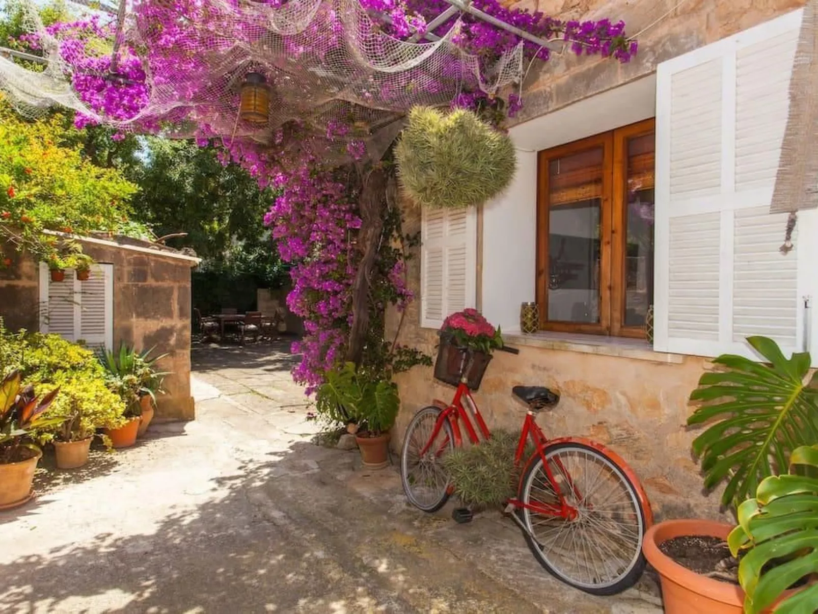 Casa Concha, Salines-Draußen