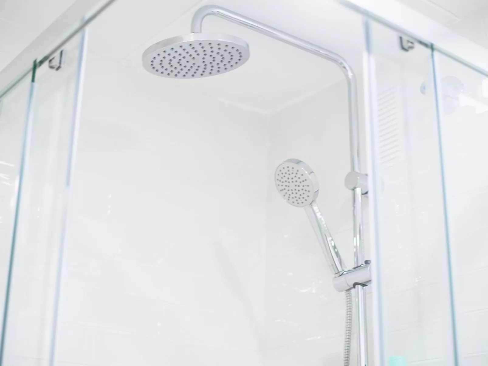 Appartement mit überdachtem Balkon und Meerblick in Strandlage-Image-tags.info