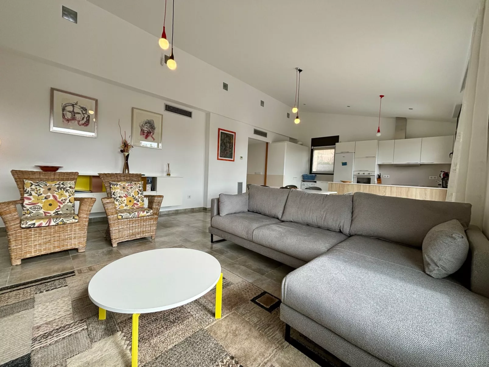 Modernes Einfamilienhaus mit Pool-Drinnen