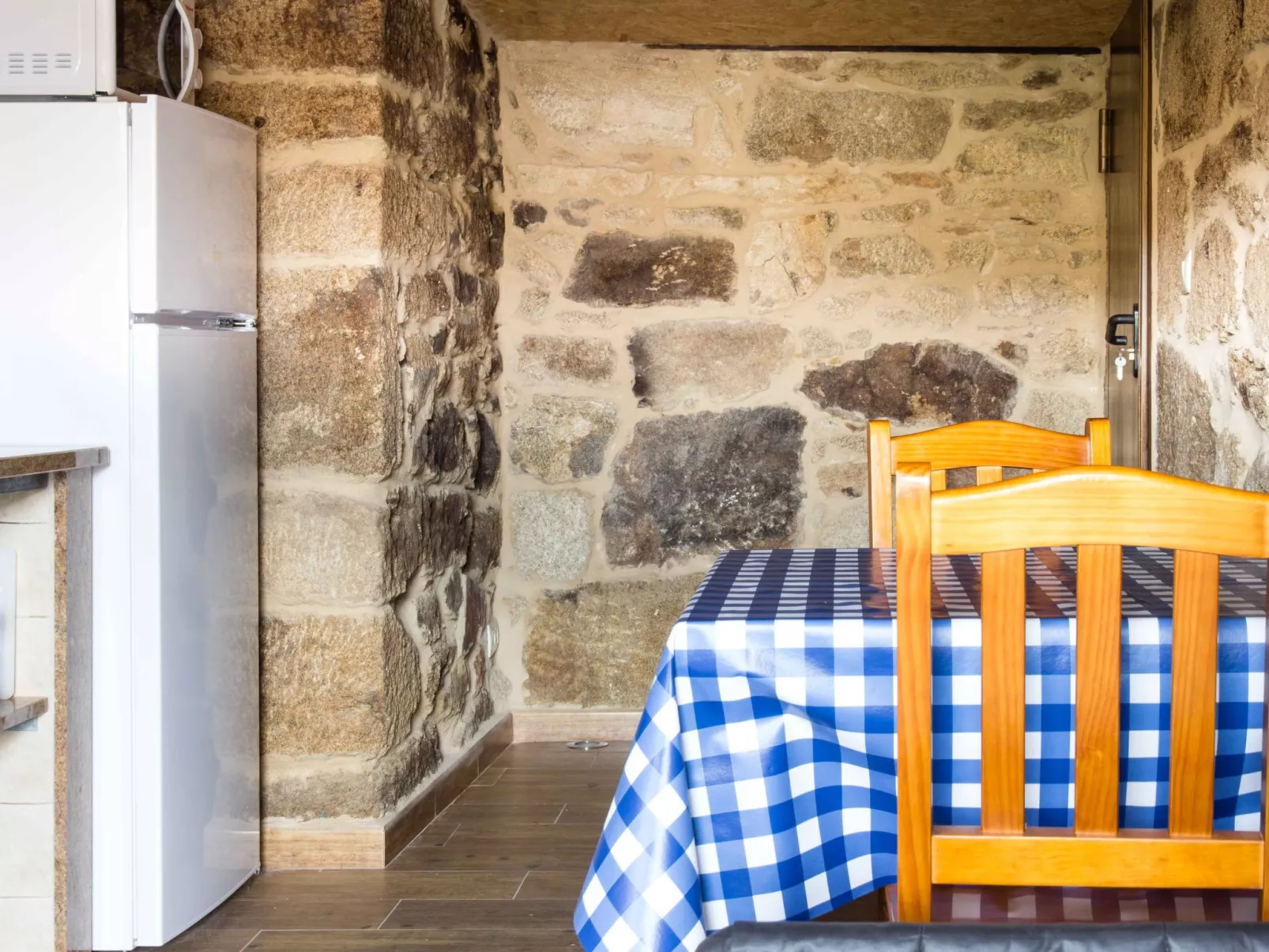 Studio-Apartment für drei Personen-Image-tags.info