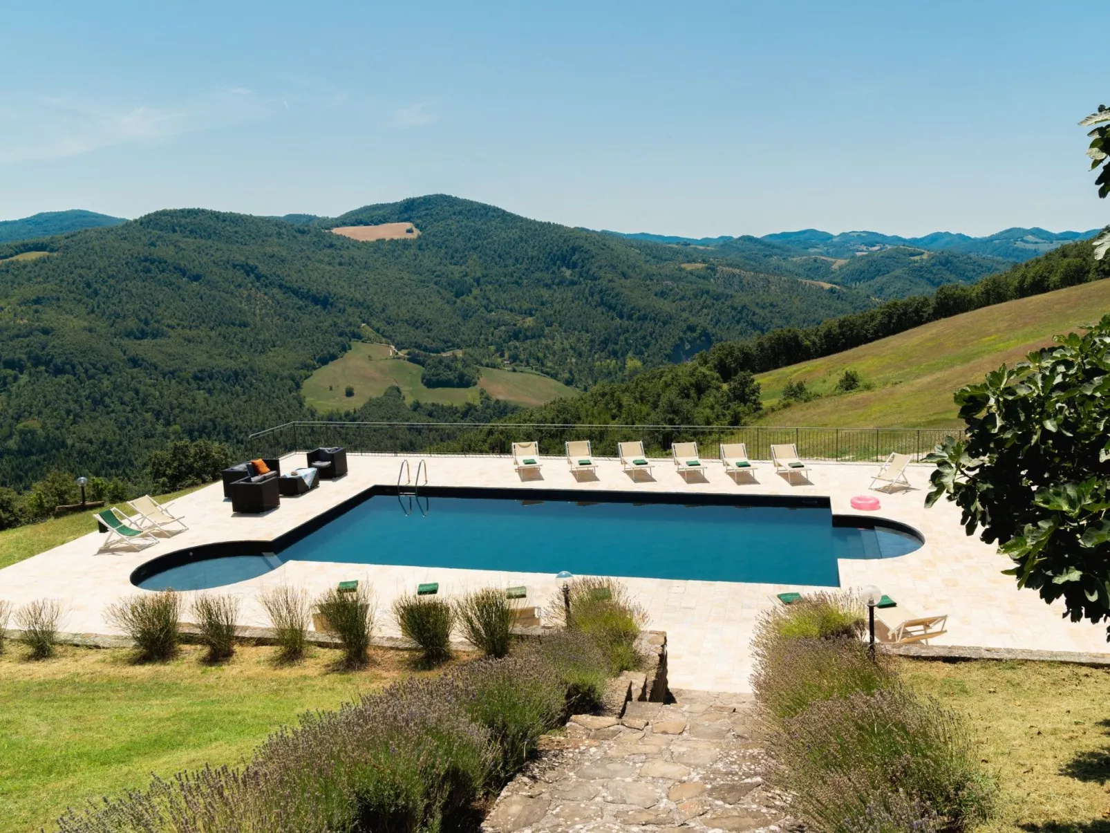 Ca Quattrocchi, Marcheholiday-Draußen