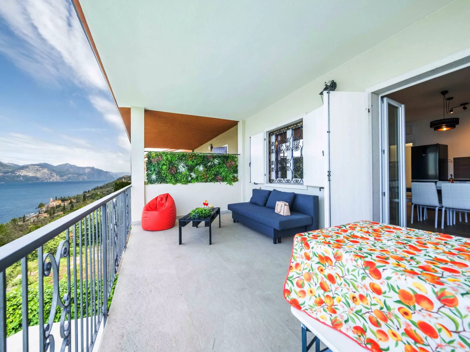 Privater Pool und herrlicher Seeblick-Drinnen