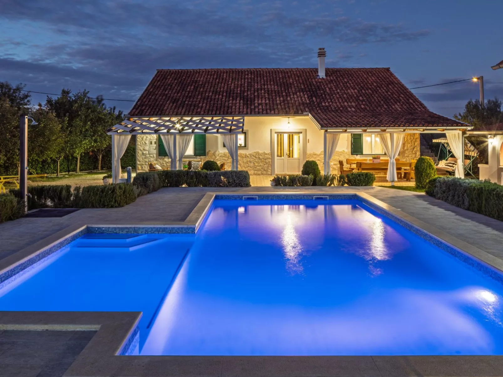 Villa Mirkov San-Dehors