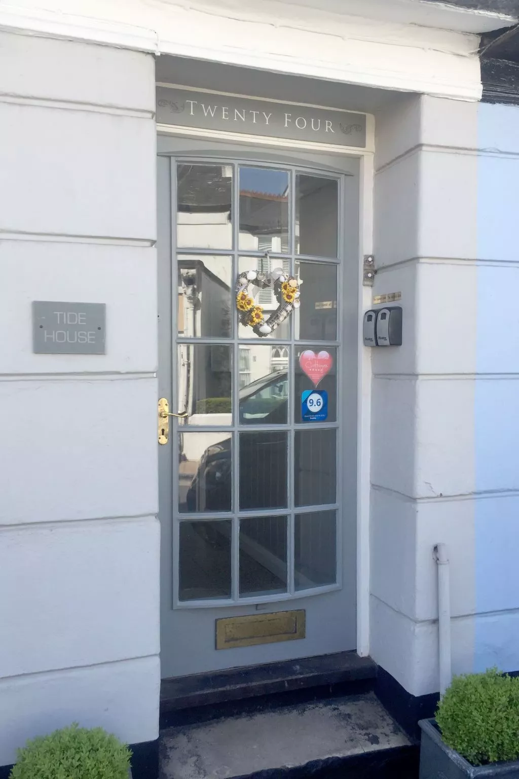 Captains Cabin-Outside