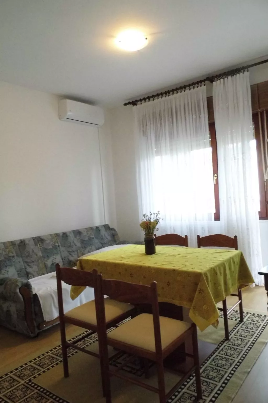 "Einfach, aber schön."-Inside