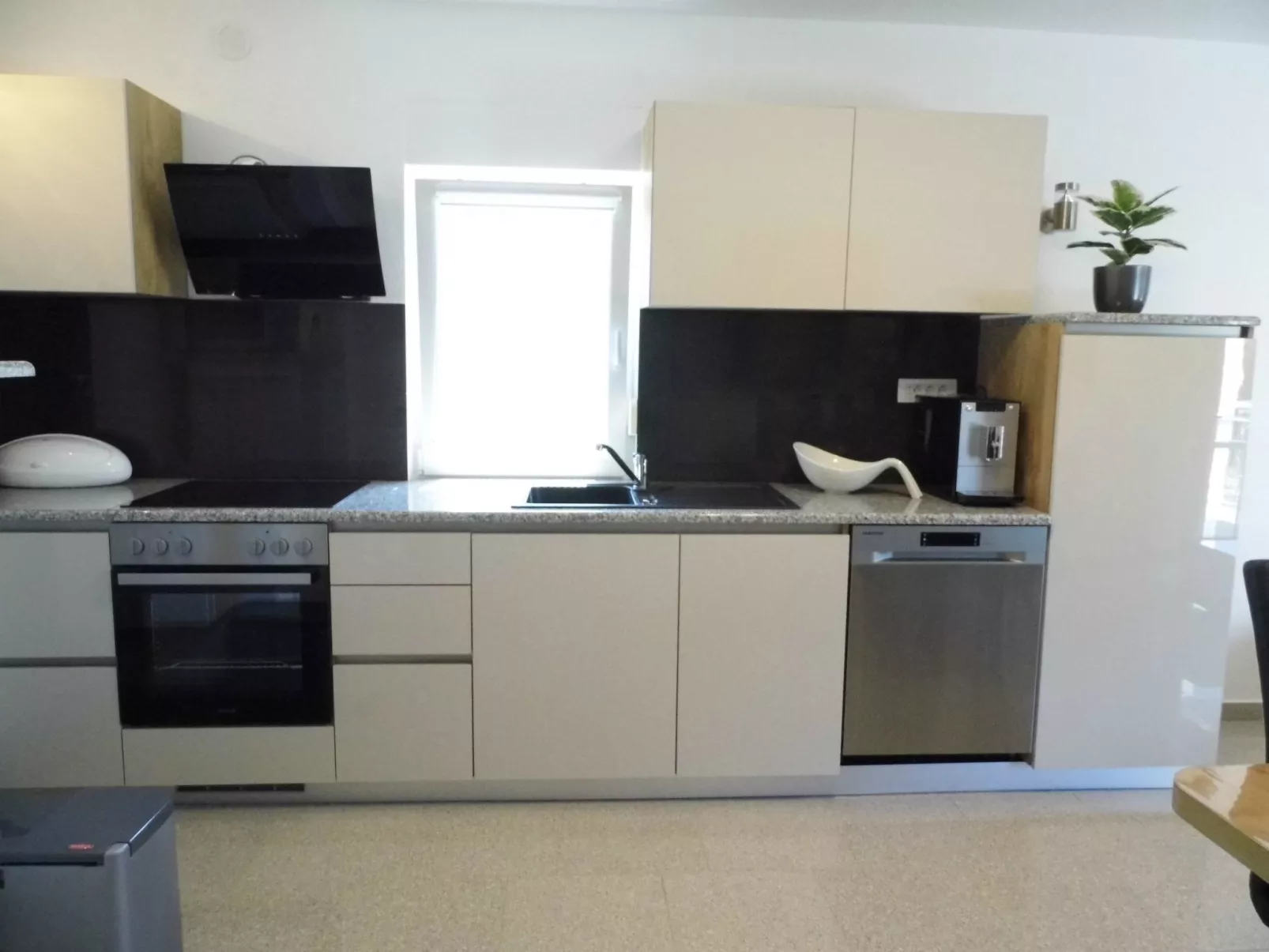 Neue und moderne, voll ausgestattete Wohnung-Inside