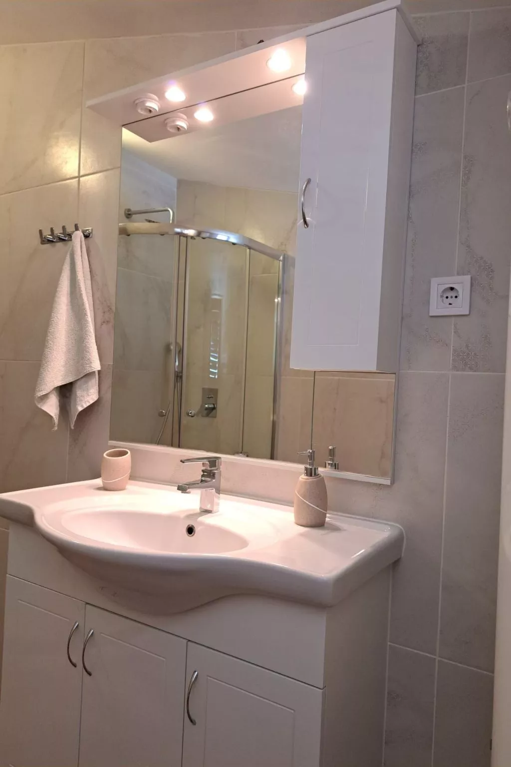 Apartment mit drei Schlafzimmern und Meerblick-Dedans