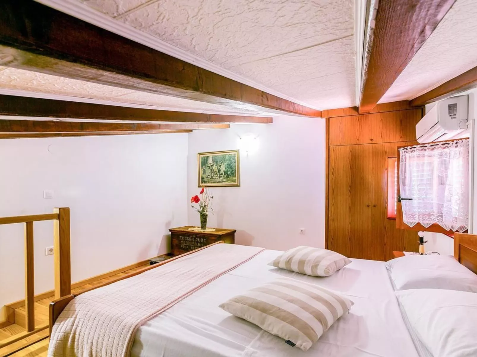 "Elvira" mit Terrasse-Drinnen