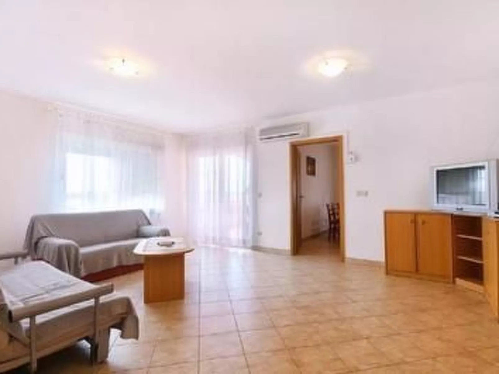 Wohnung mit Balkon-Drinnen