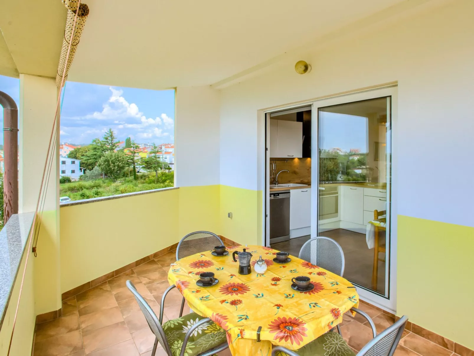 Schöne Wohnung in Medulin mit Möbliertem Balkon-Drinnen