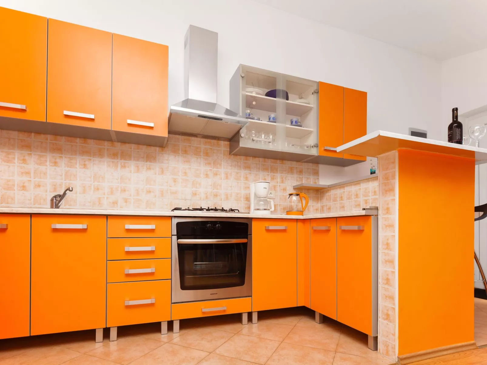 Mit Jacuzzi, Garten und Parkplatz-Drinnen