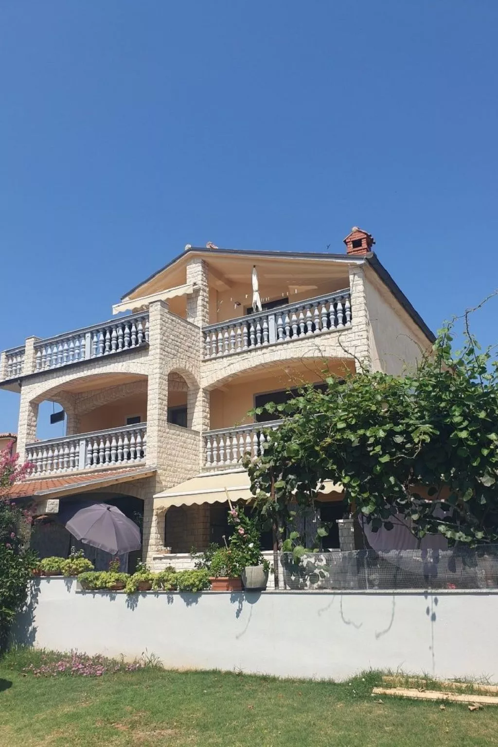 Wohnung "First" mit Terrasse-Draußen