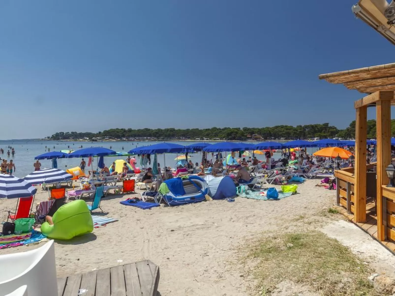 Modernes und komfortables Wohndesign-Outside