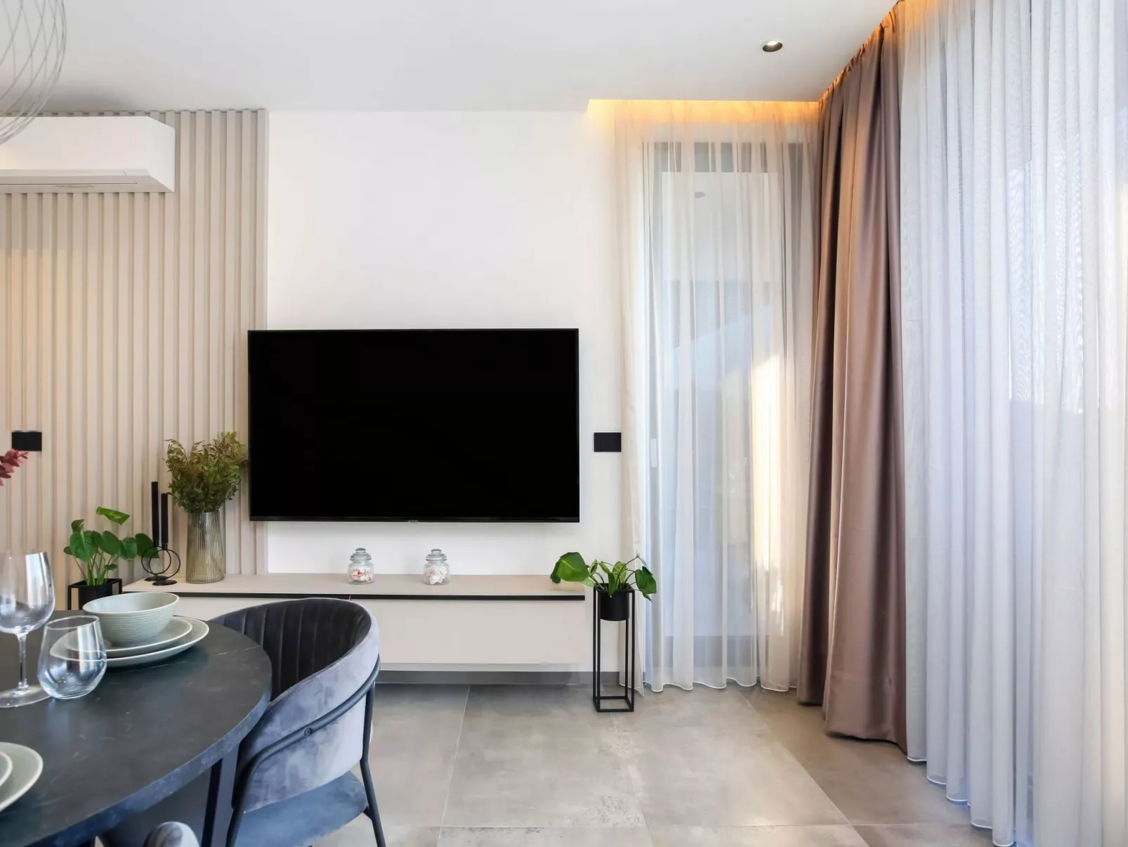 Fly Room - A2-Inside