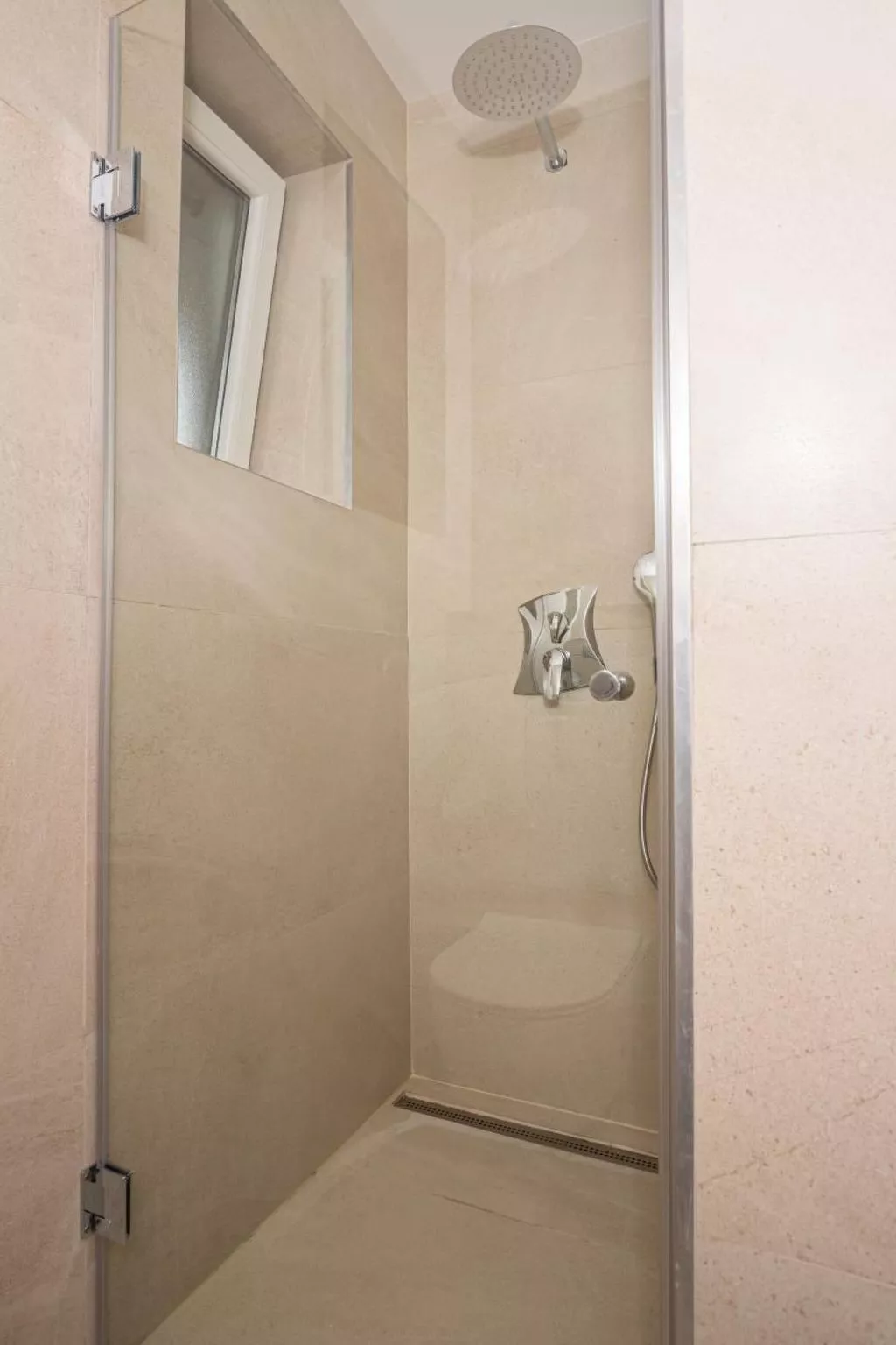 Apartment Helena-Drinnen