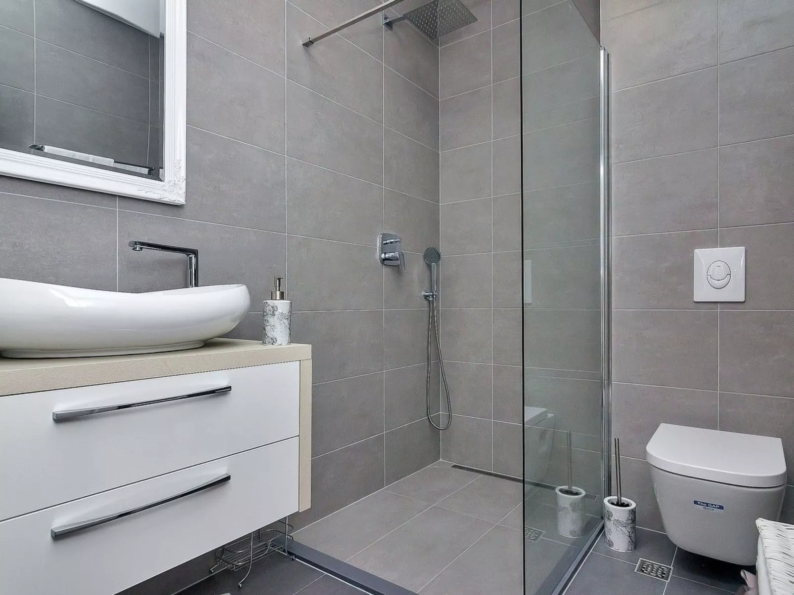 In Makarska mit Schöner Terrasse-Inside