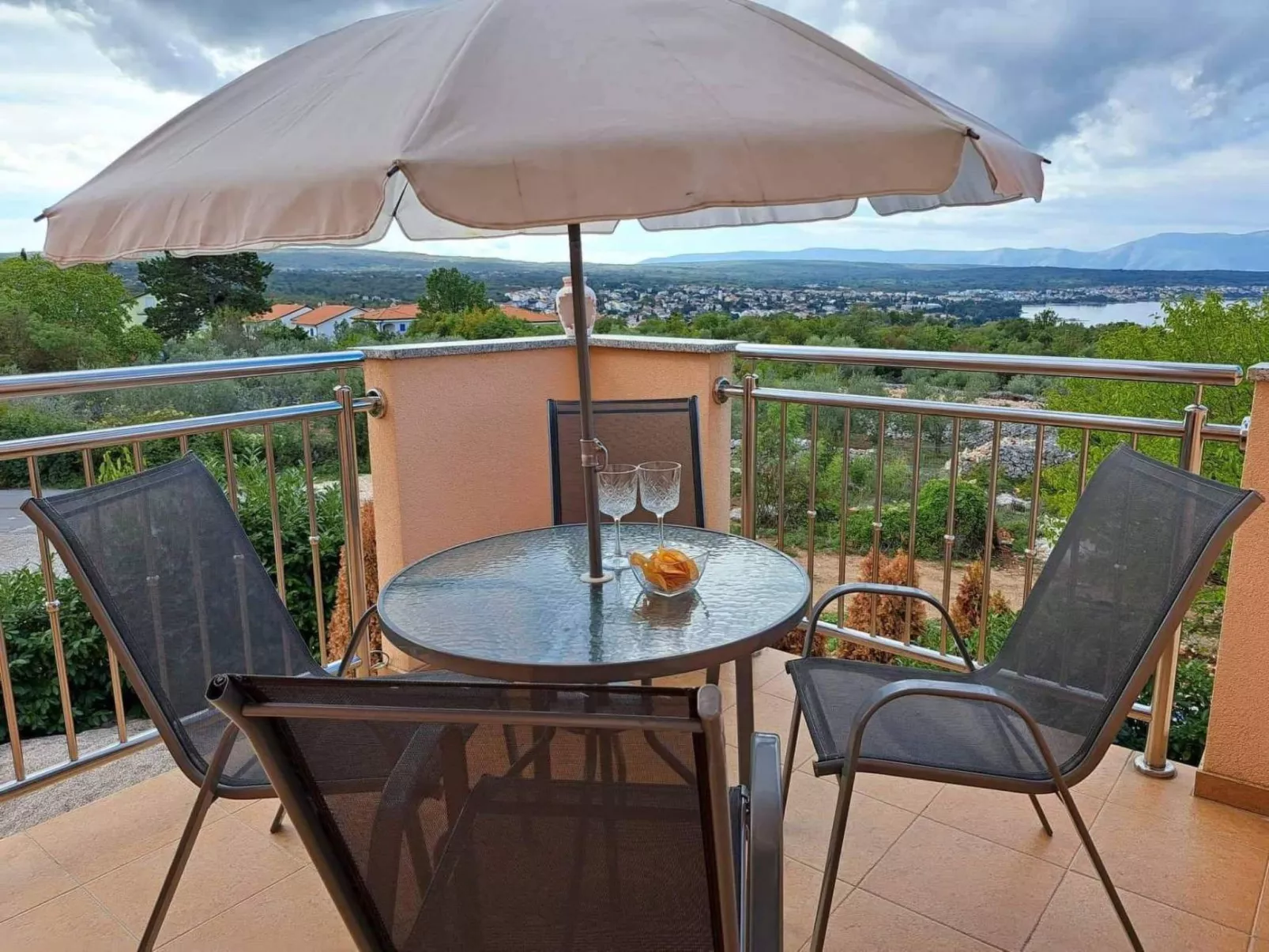 Wunderschöne Ferienwohnung, mit Meerblick und Pool-Outside