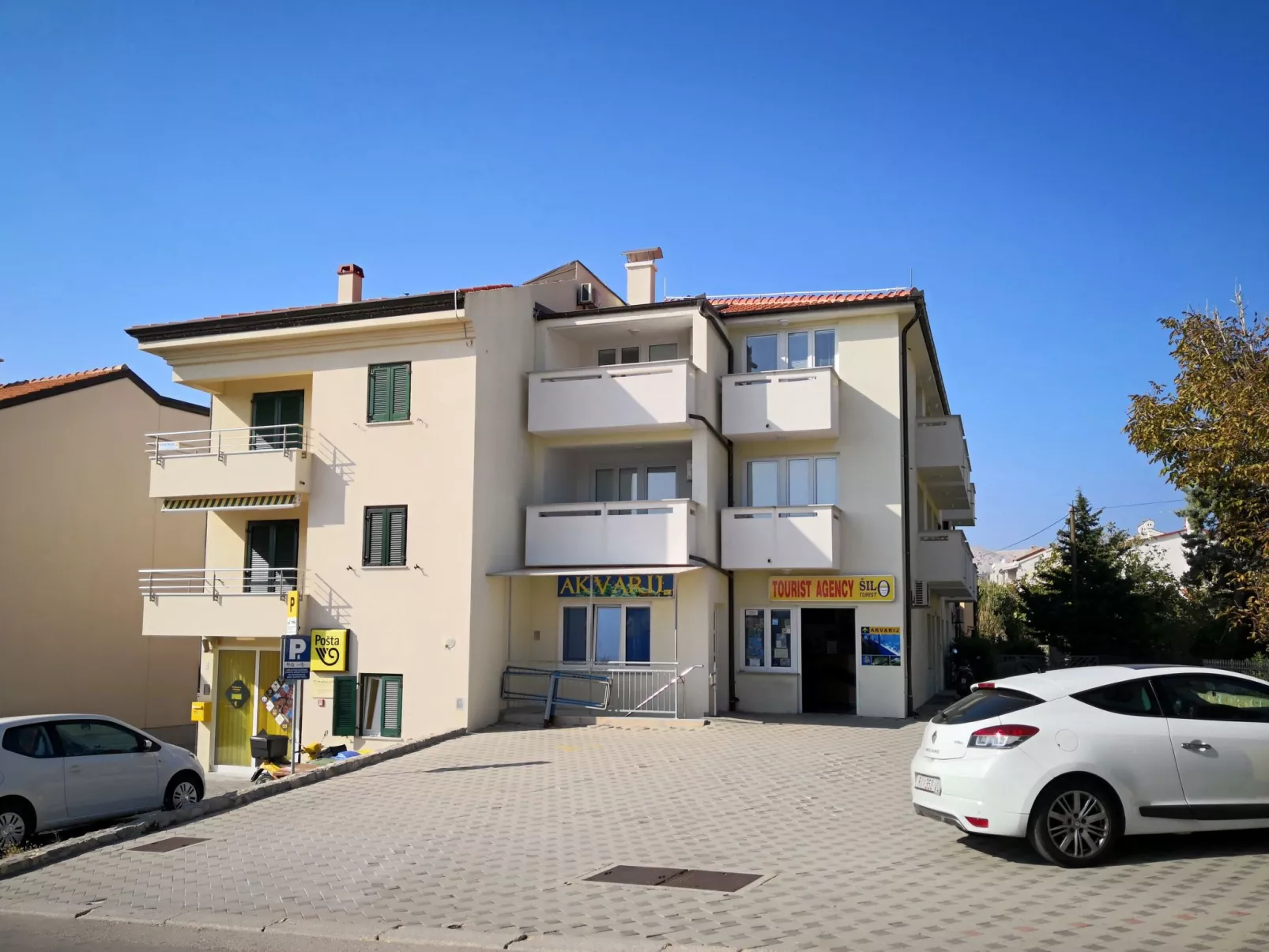 Modern eingerichtete Apartment ideal für junge Paaren im Zentrum von Baska-Outside