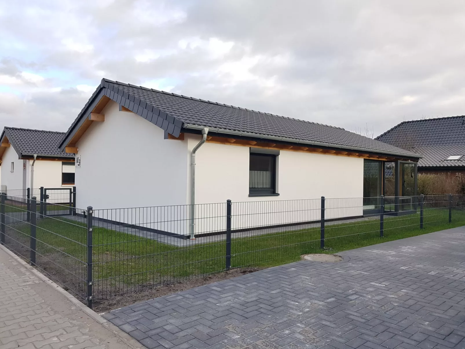 N3 Charmantes eingezäuntes Ferienhaus mit Garten-Outside