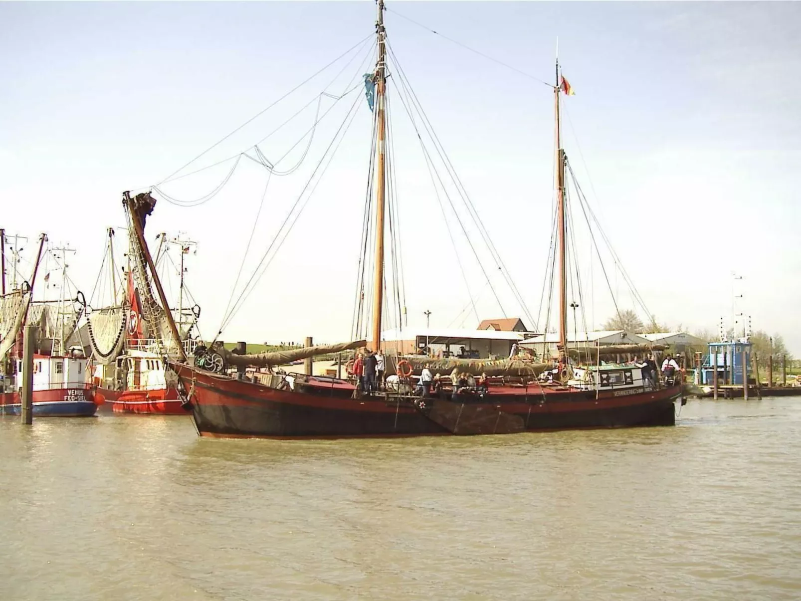 In Burhave mit Terrasse und Grill-Draußen