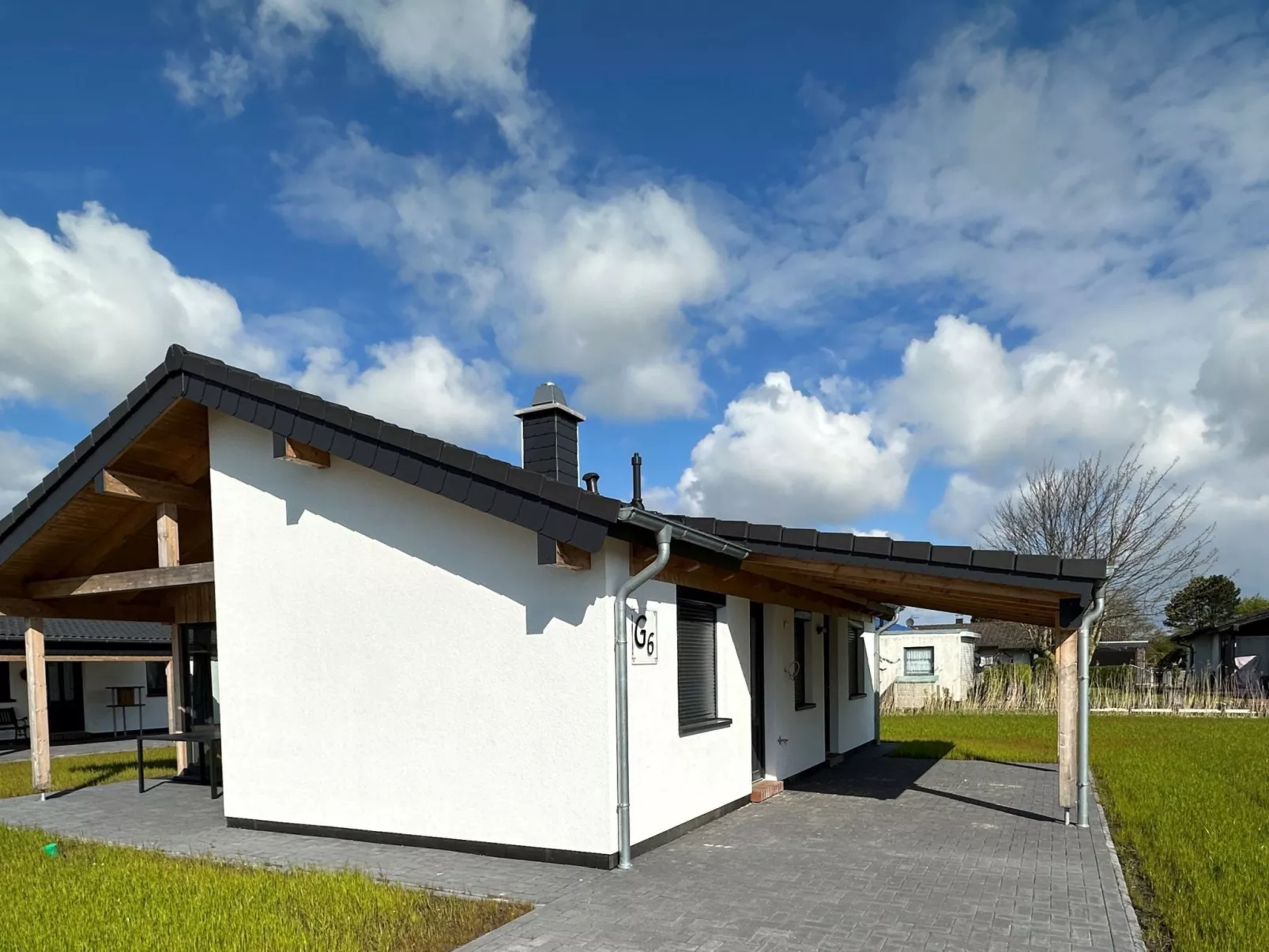 G6 Freistehendes Haus mit Garten und Wallbox-Dehors