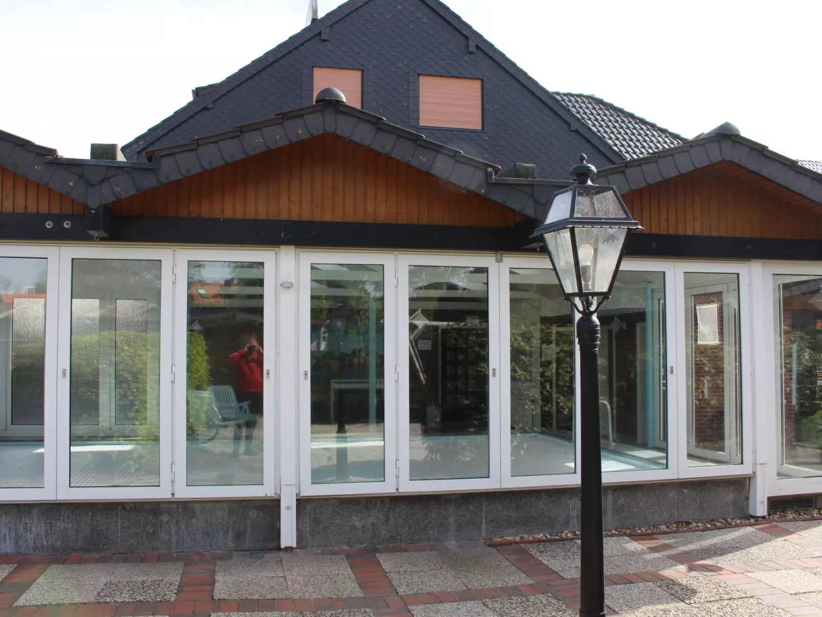 Geräumige Ferienwohnung in Burhave mit Grill, Garten und Pool-Draußen