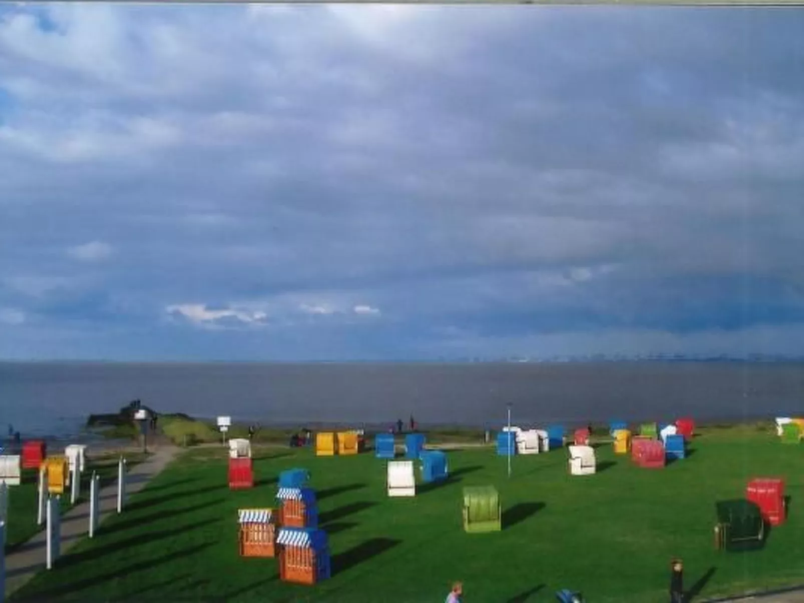 Uriges Ferienhaus mit Garten und Grill-Draußen