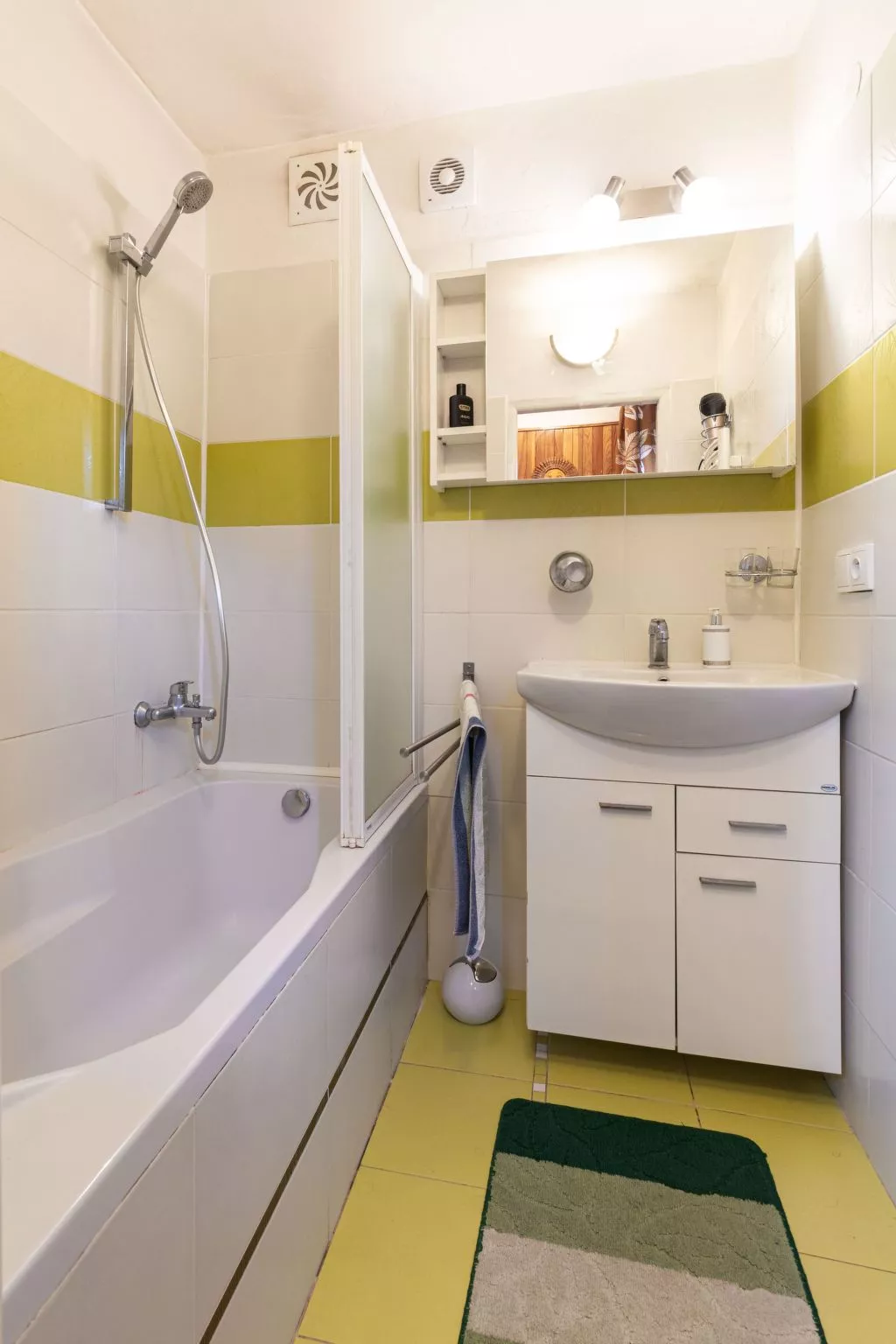 Chalet "Chestnut cottage" in den Bergen.-Drinnen