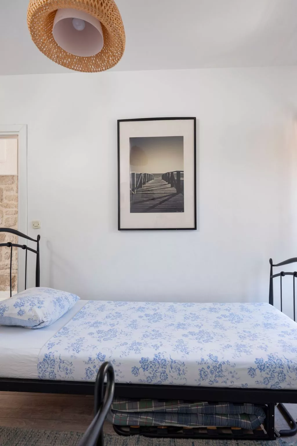 "Hanna" mit Blick auf das Wasser-Drinnen