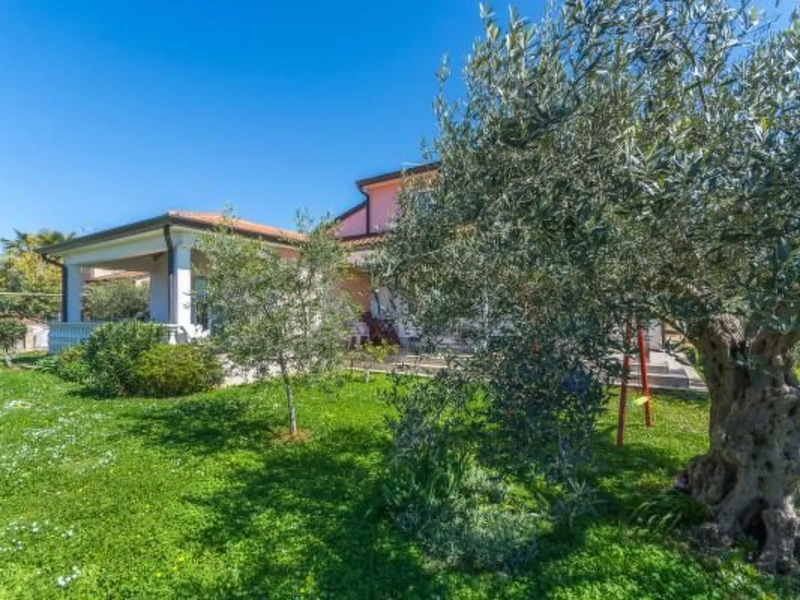 Mit Terrasse-Outside