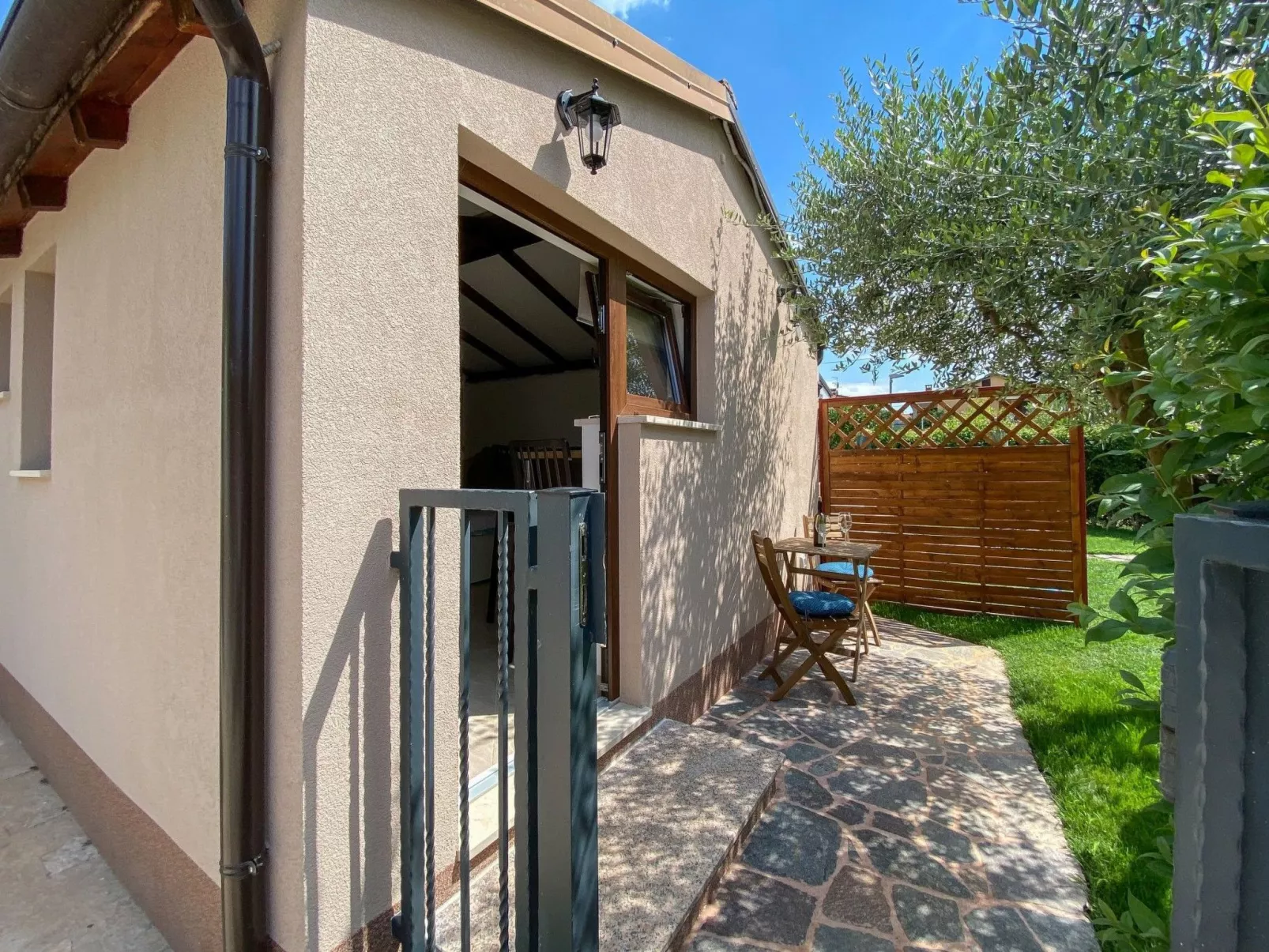 Gemütliches Studioappartement Doris-Draußen