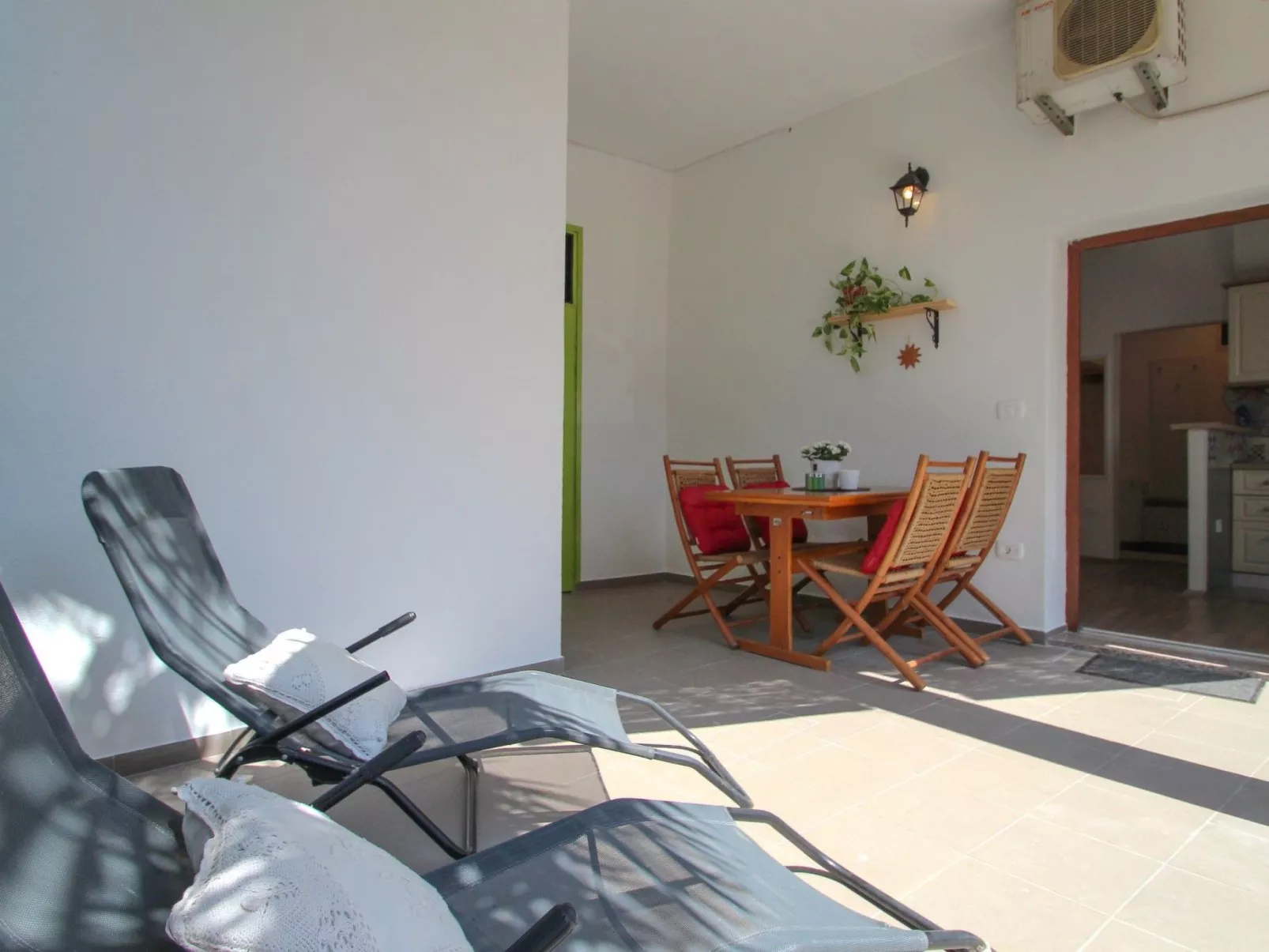 Wohnung "Lana" mit Terrasse-Drinnen