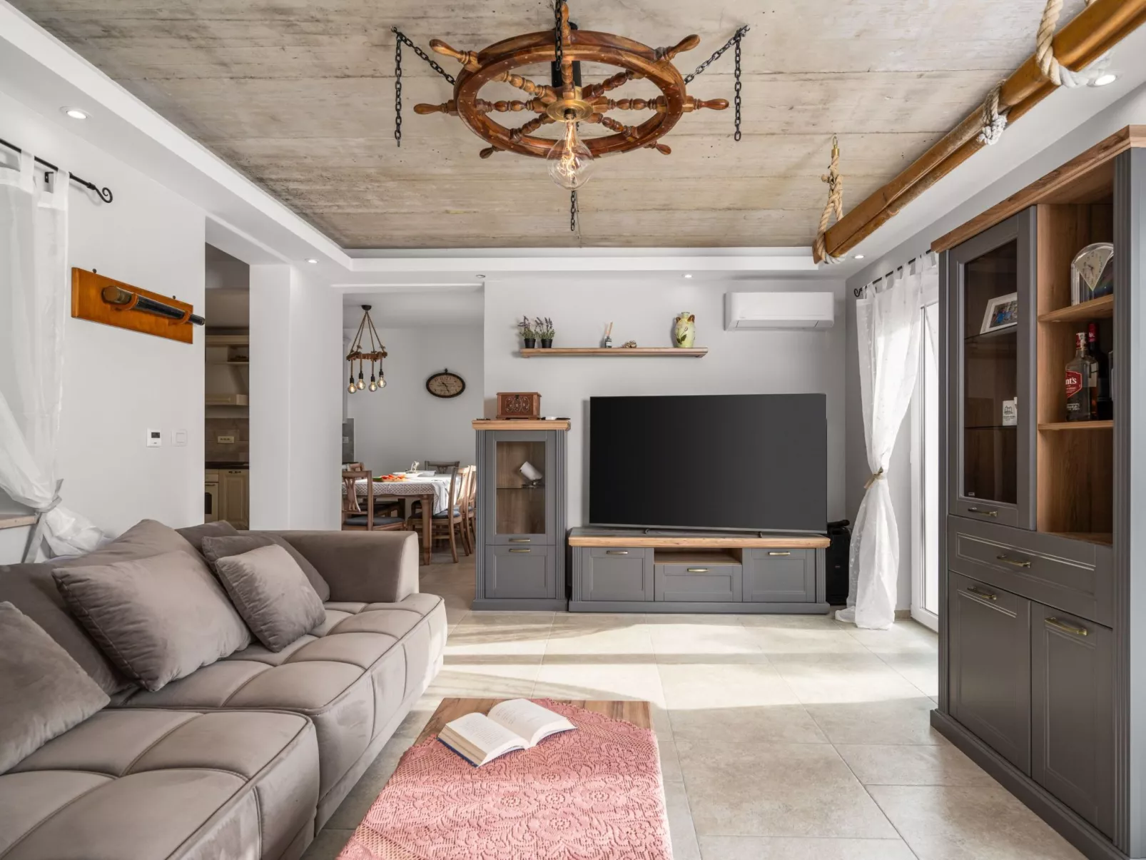 Villa Antonia-Drinnen