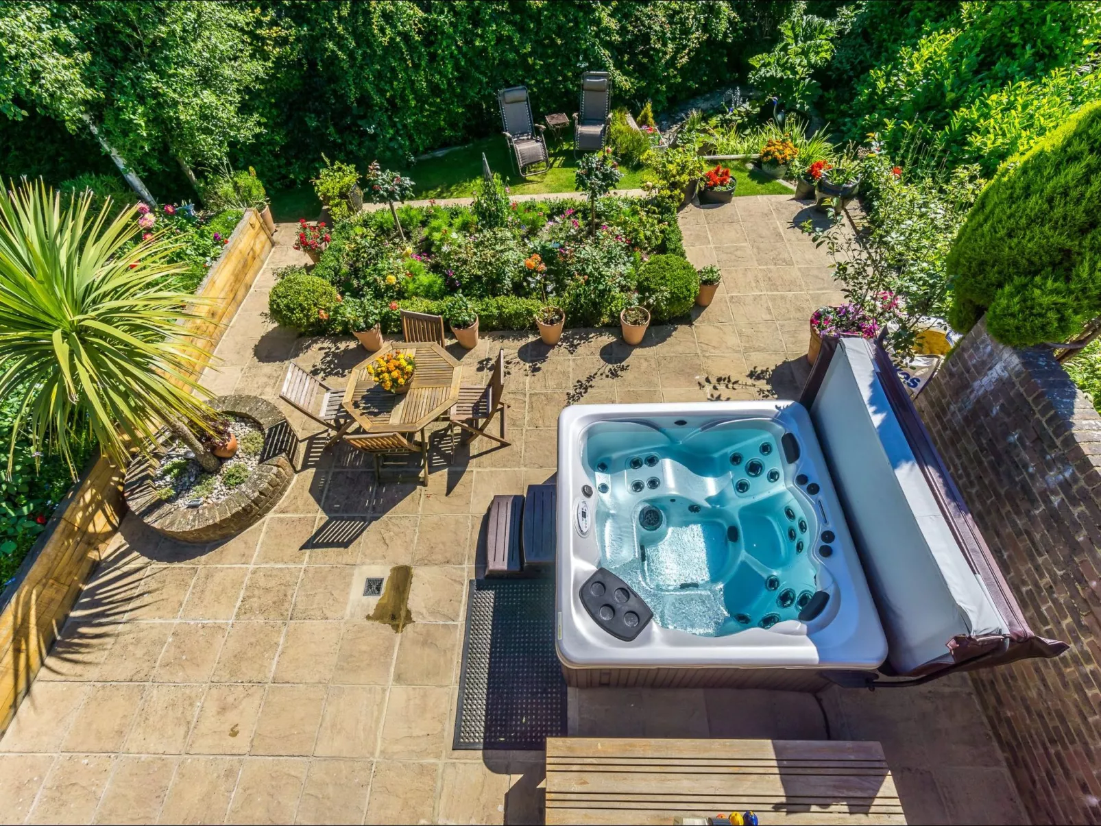Schönes Ferienhaus in Hastings mit Whirlpool, Terrasse und Garten-Draußen