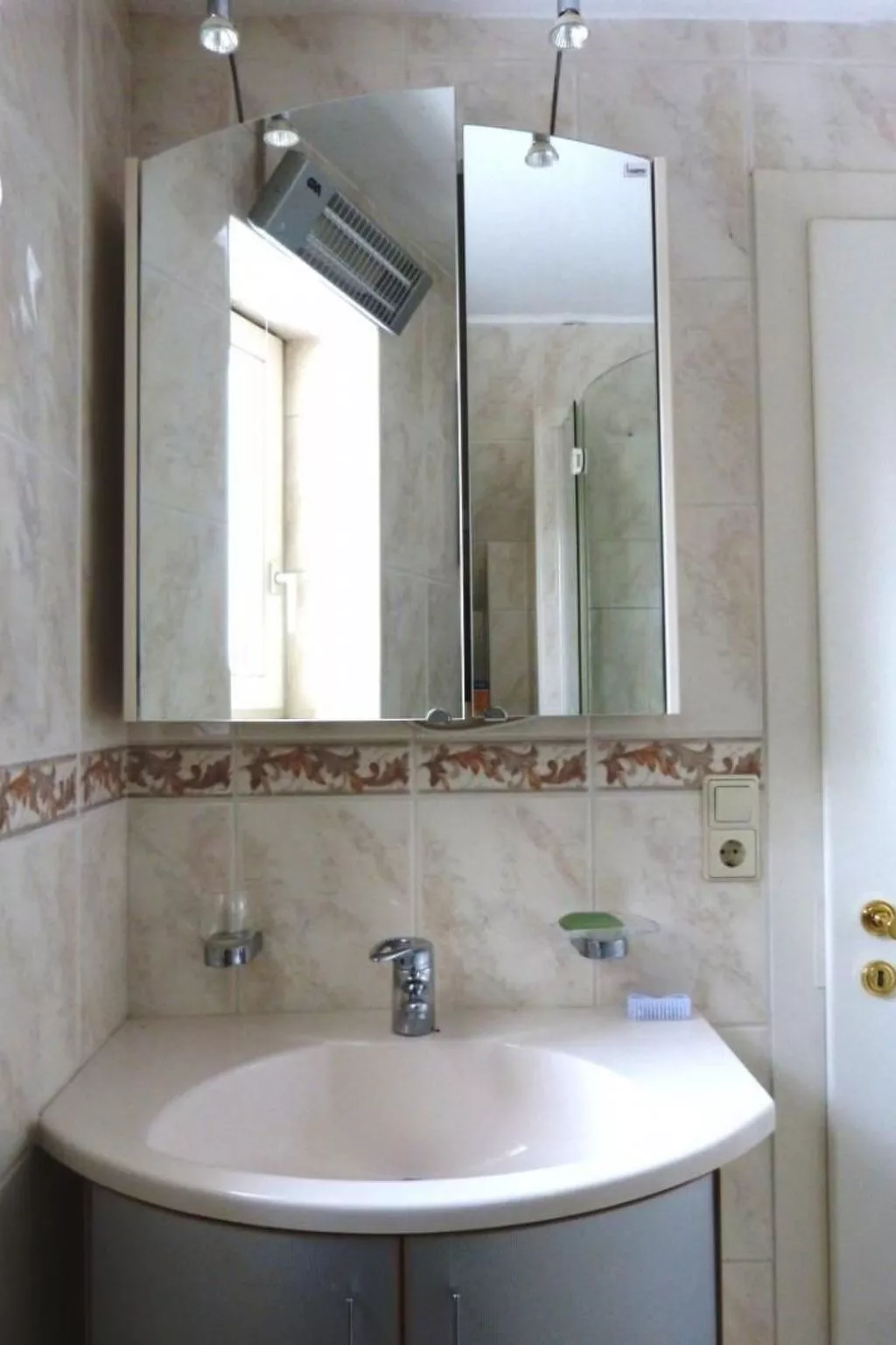 Haus mit  freier Fahrradnutzung und kleinem Boot-Dedans