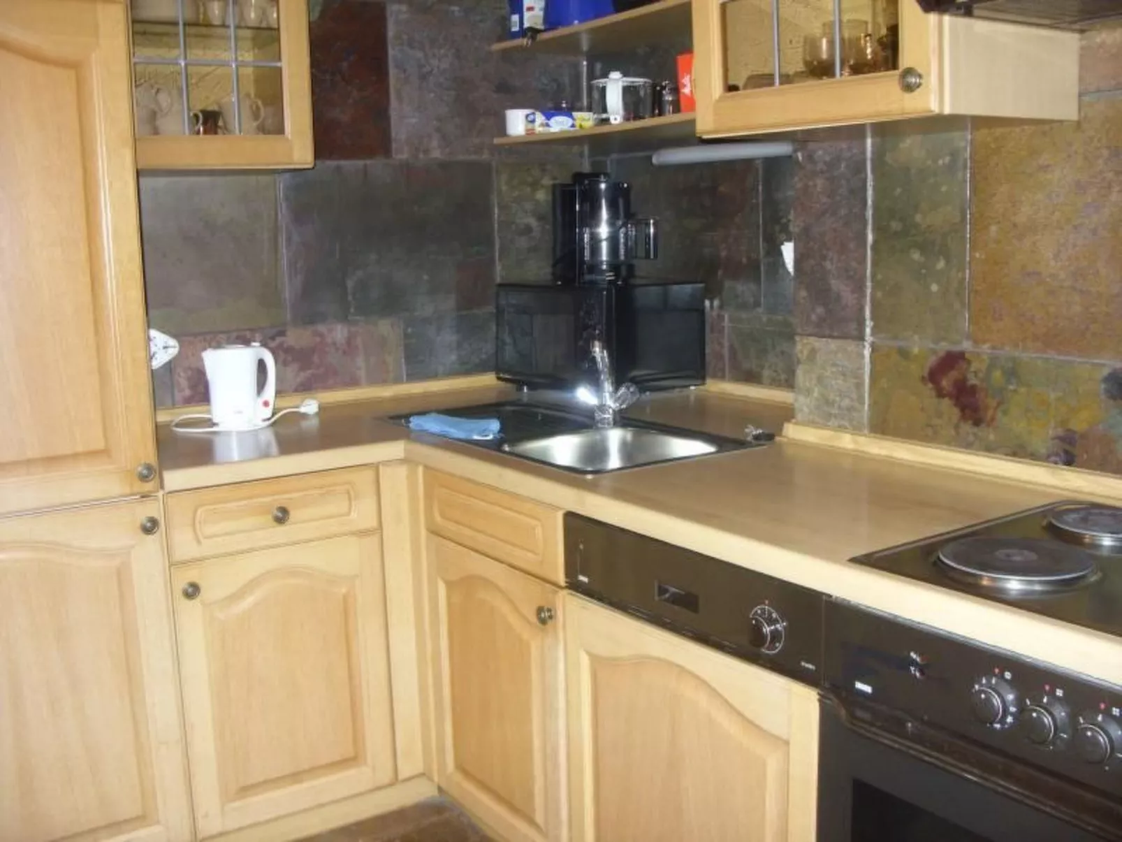 Mit Terrasse und Parkplatz-Drinnen