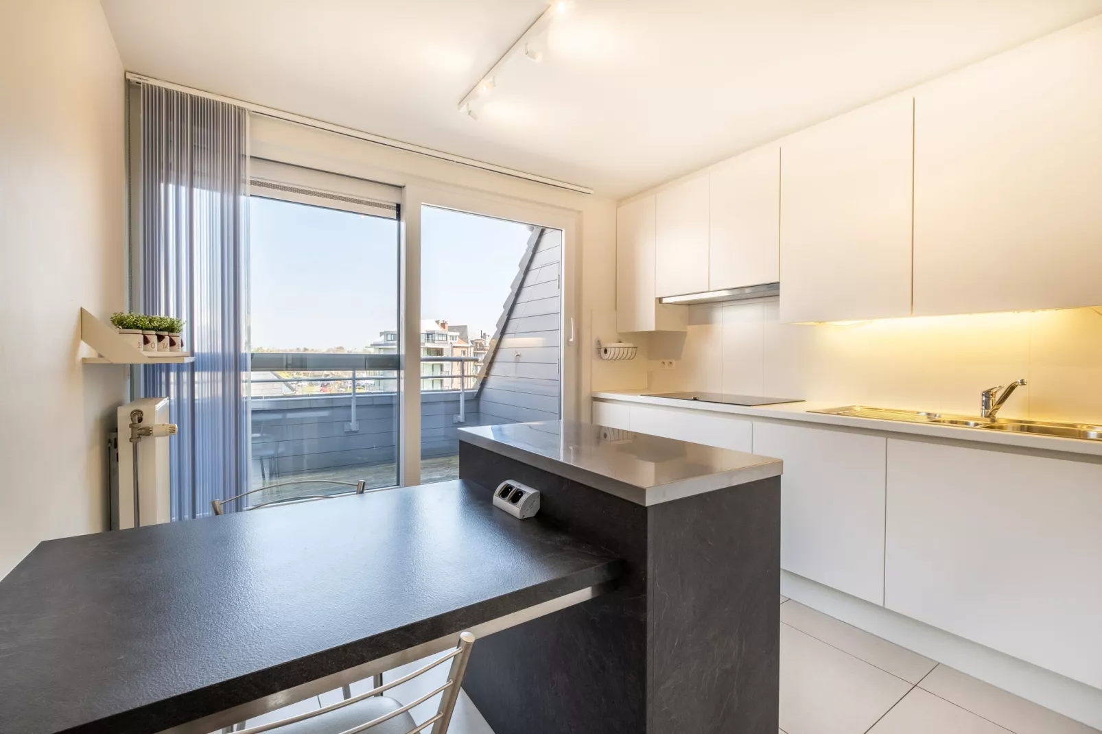 Alisee App 303-Kitchen