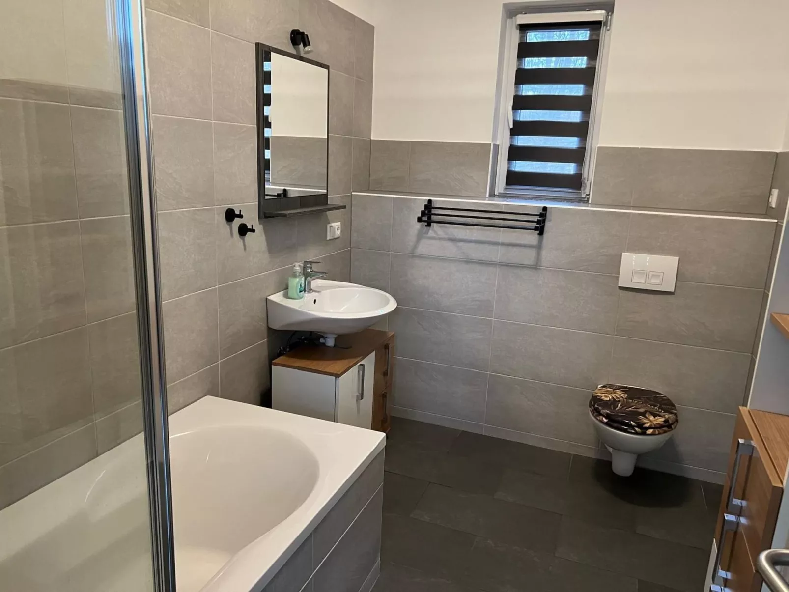 Große, möblierte Wohnung mit Garten-Inside