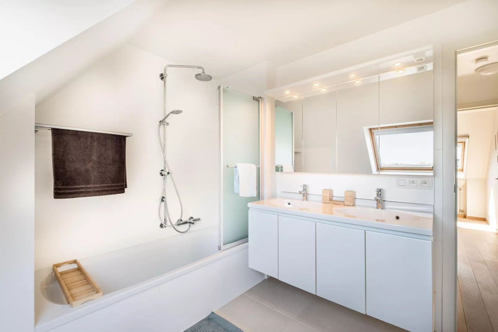 Alisee App 303-Bathroom