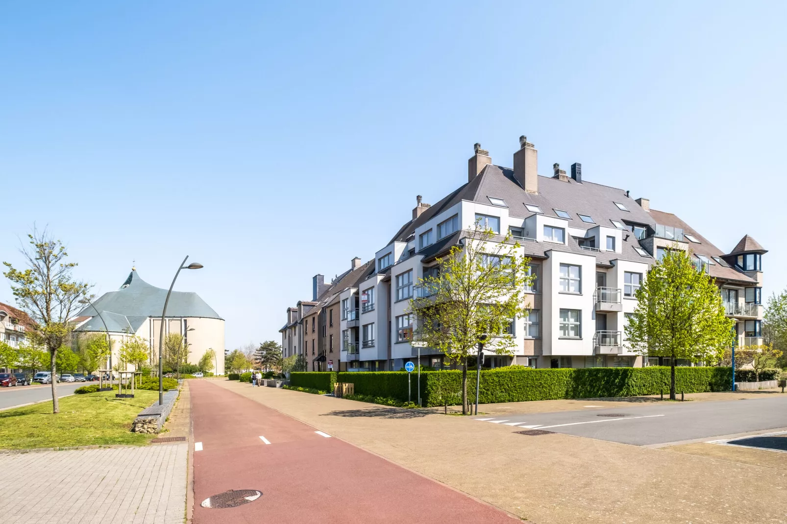 Alisee App 303-Exterior summer