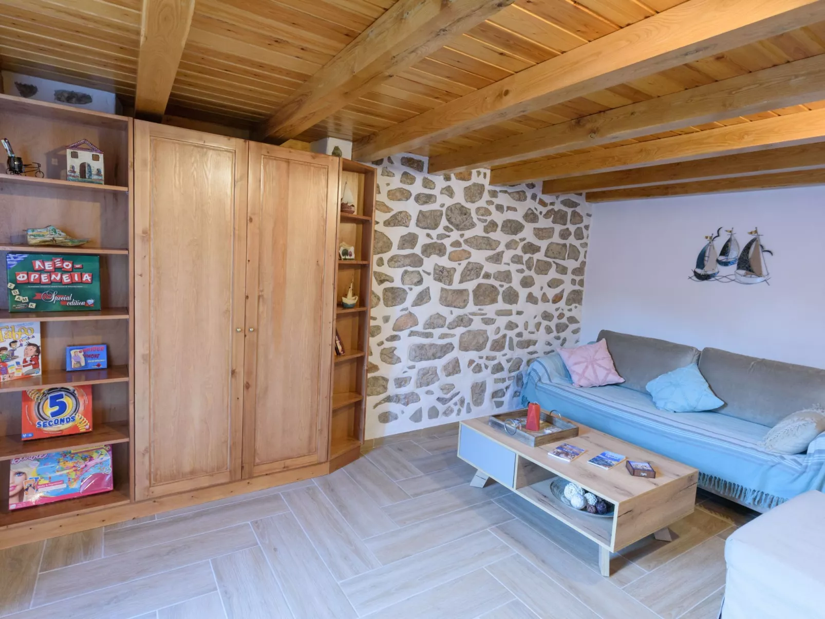 Mit Blick auf das Wasser-Inside