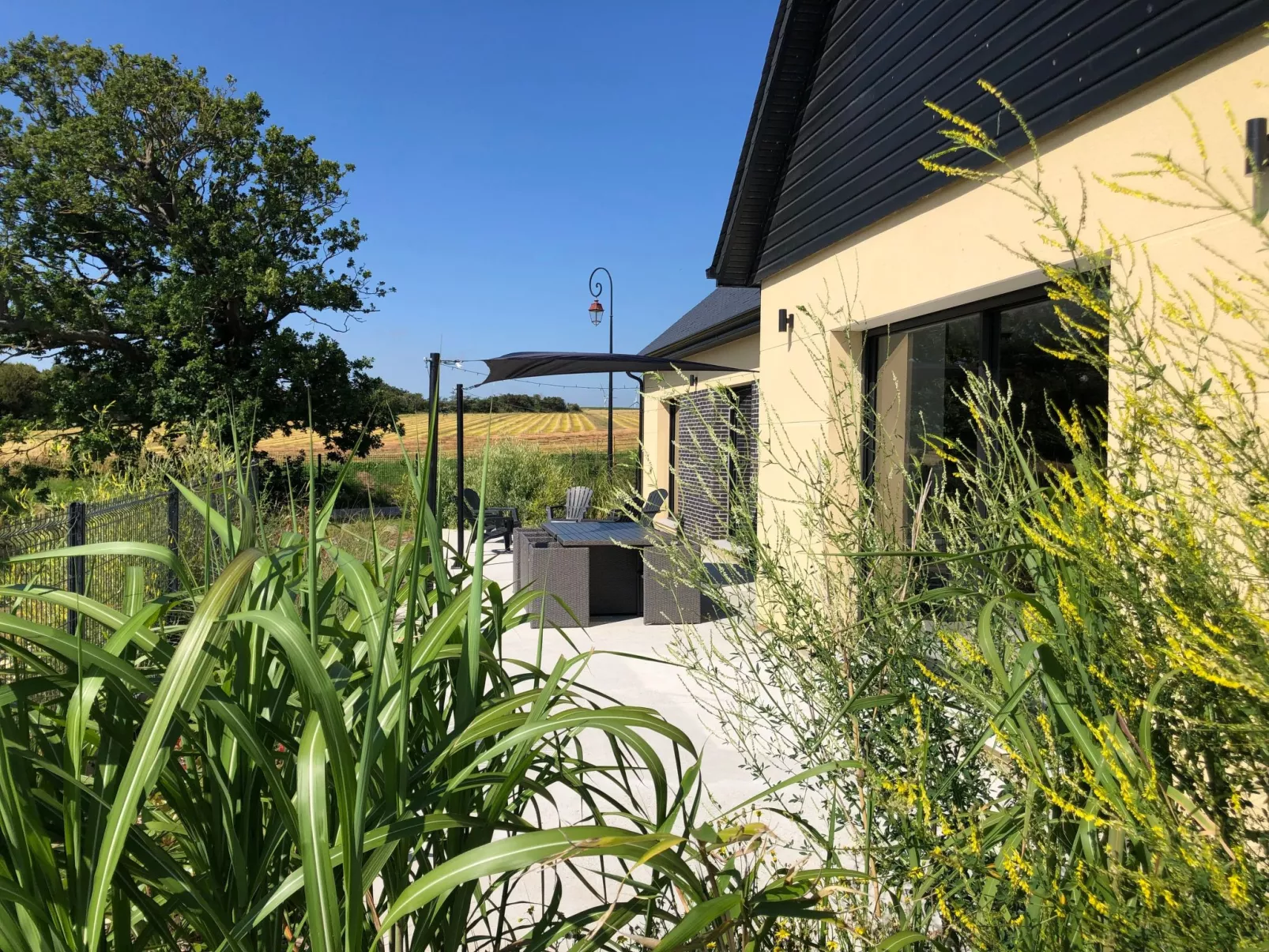 L Atelier Veulais-Outside