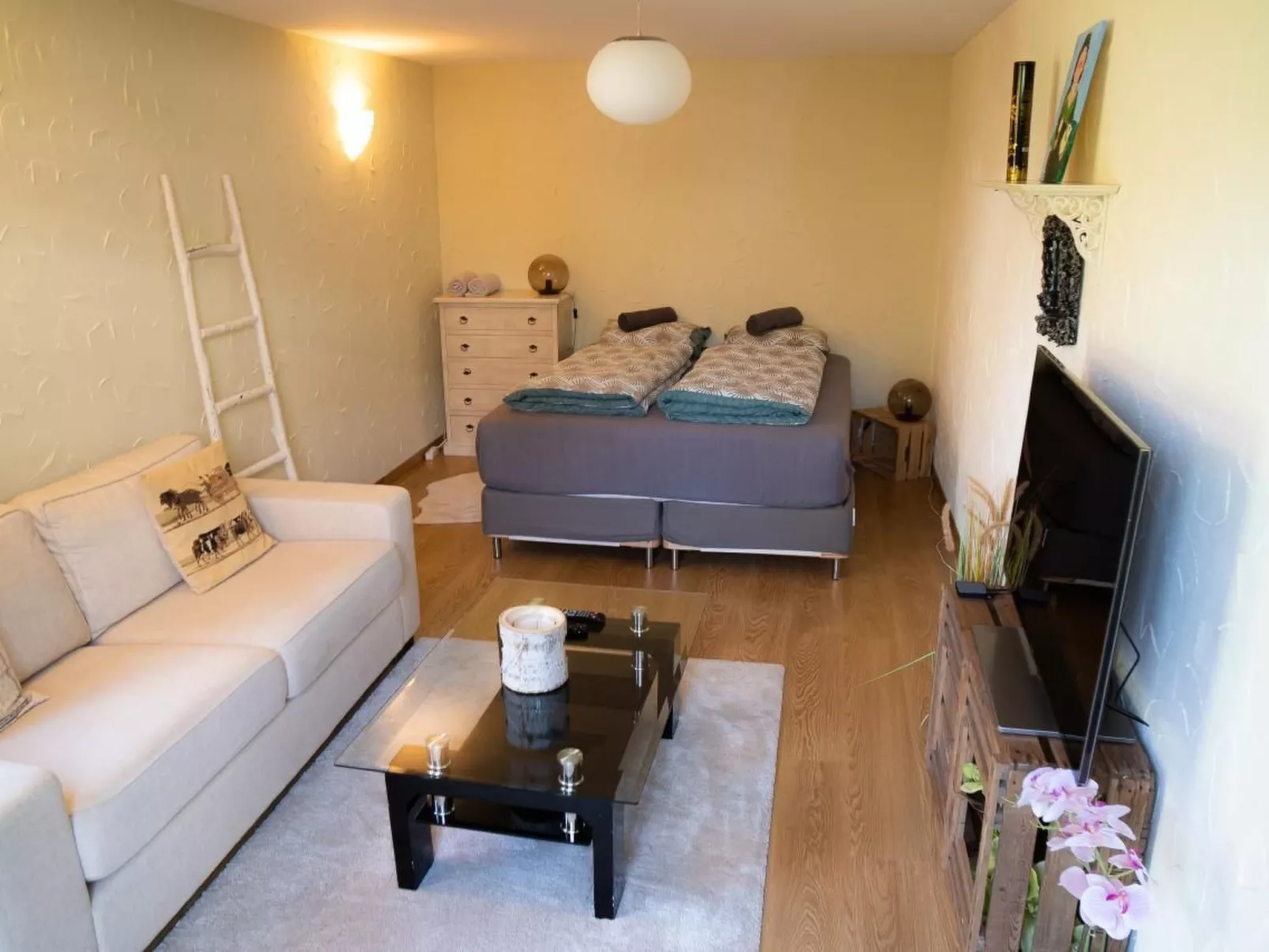 Cozy Accomodation Retreat for Families-Dedans