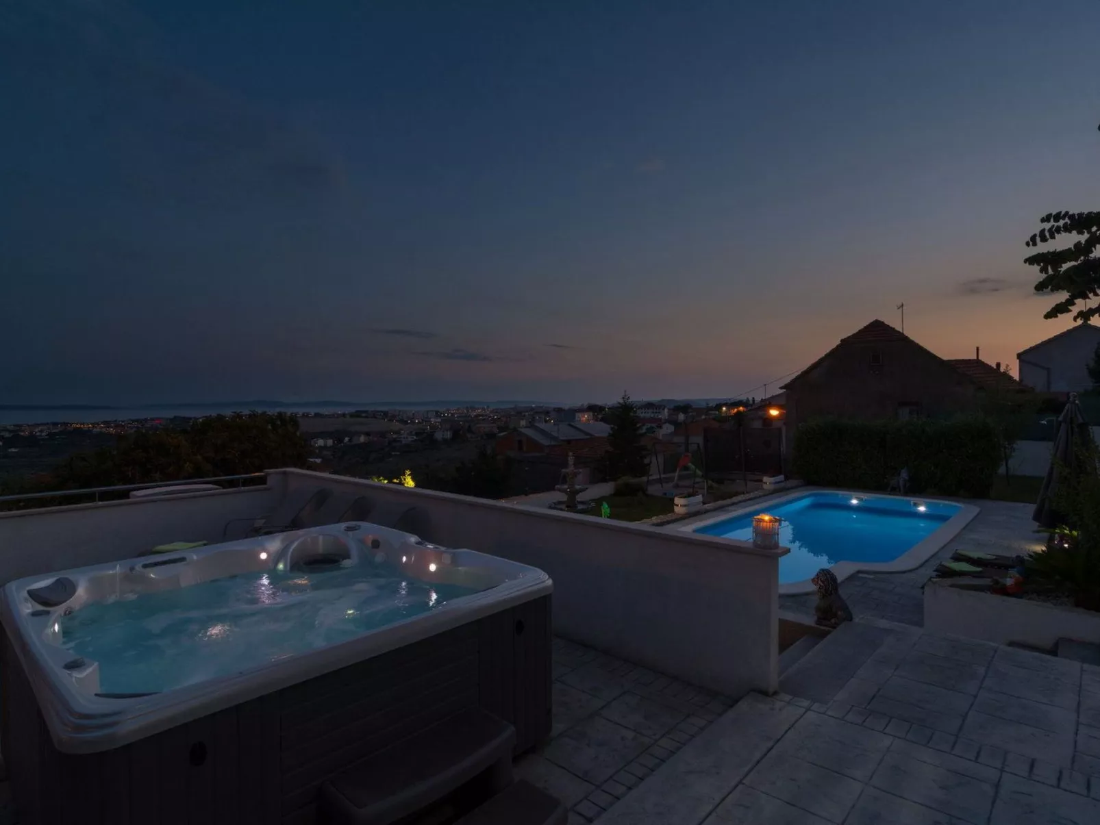 Villa "Roko" mit Whirlpool-Draußen