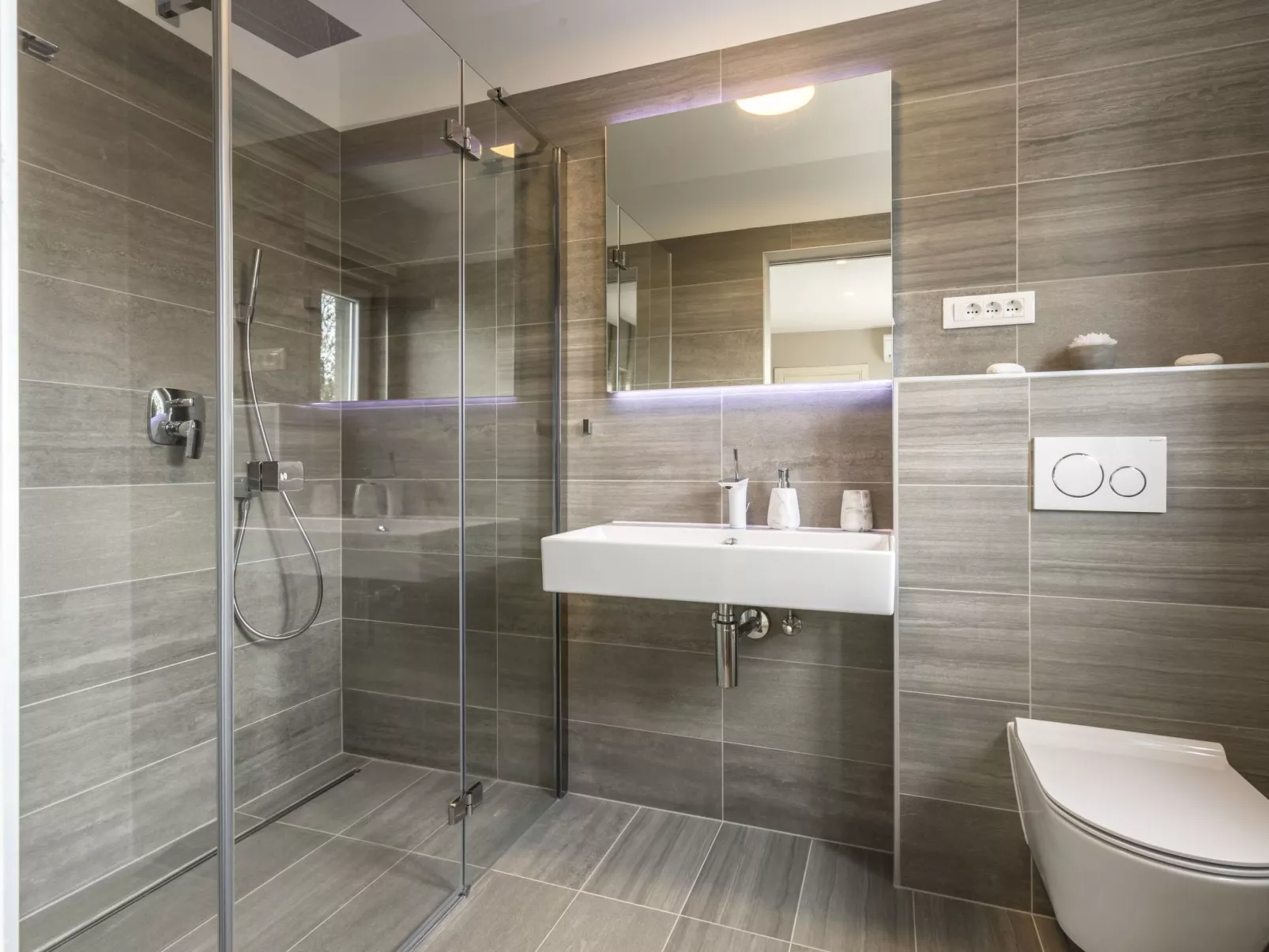 In Mimice mit tollem Pool und Meerblick-Inside