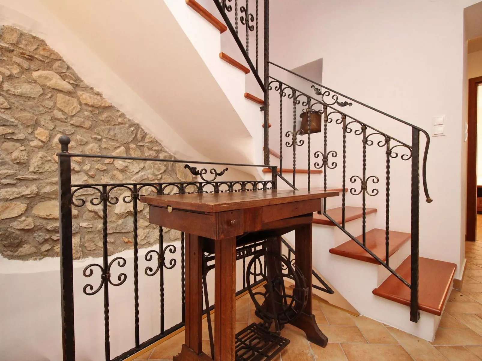 Renoviertes Steinhaus mit Garten und Pool ideal für ein erholsamen Urlaub-Inside